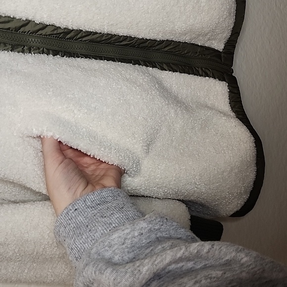 1 Madison Expedition Heritage Edition Teddy Sherpa Jacket in Cream/Olive - Picture 11 of 14